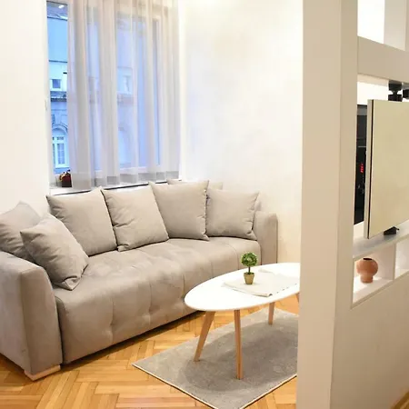 Royal Park Βελιγράδι